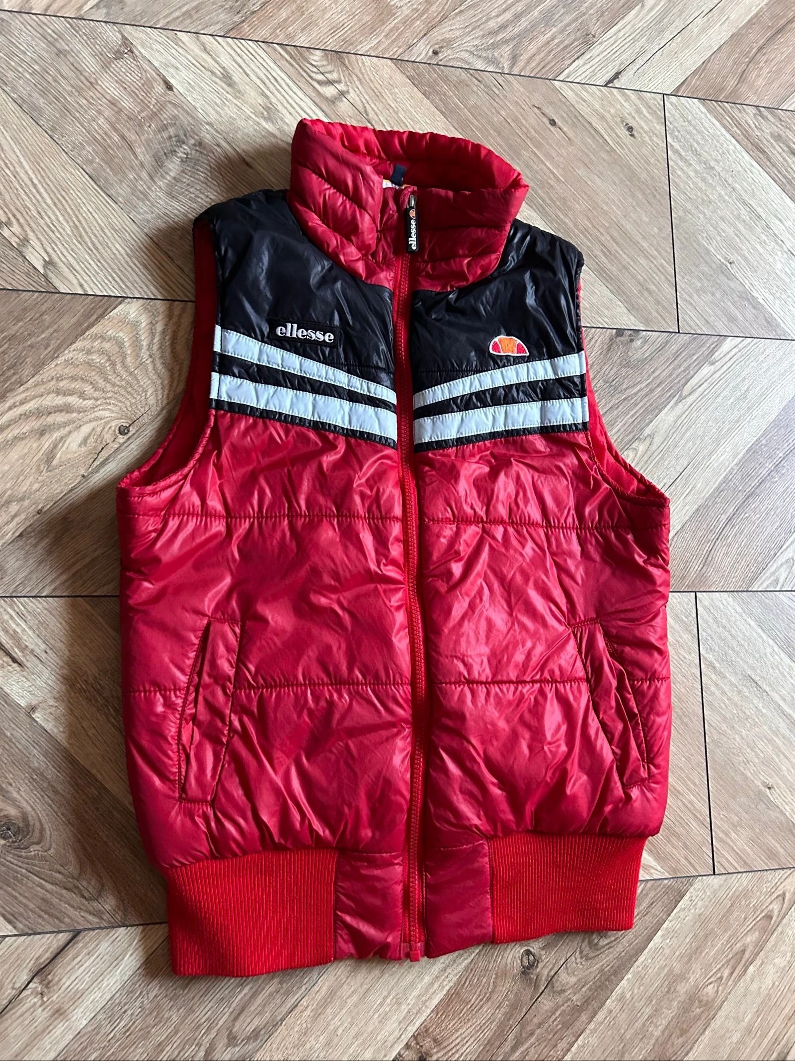 Sleeveless red and black Ellesse puffer jacket – photo 5